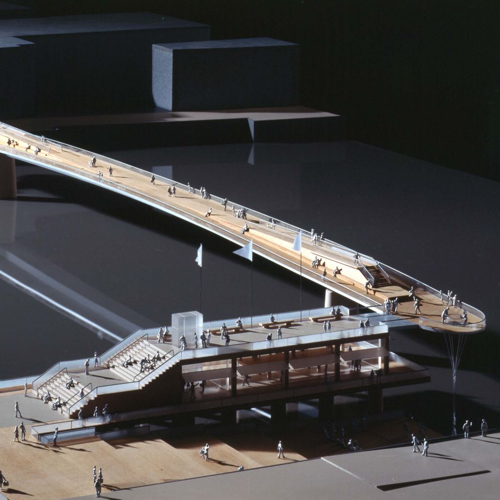Model view 2 with floating steps